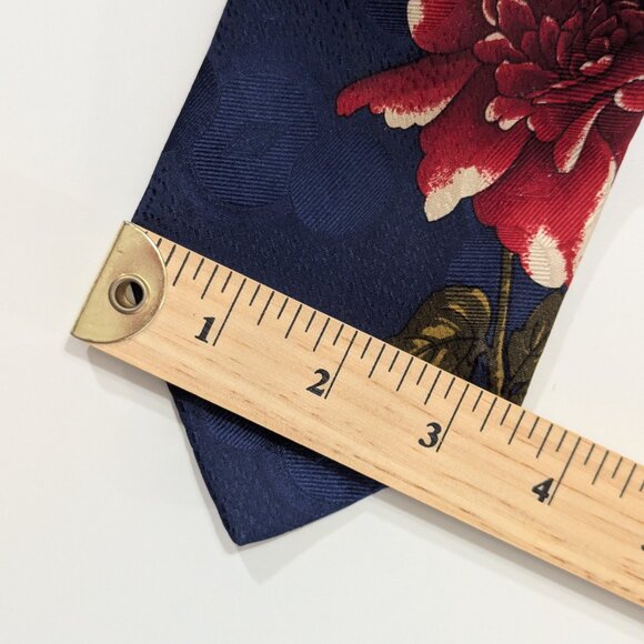 Vintage Hugo Boss Navy Blue with Red Rose Floral Silk Tie - Made in Italy - Picture 9 of 9